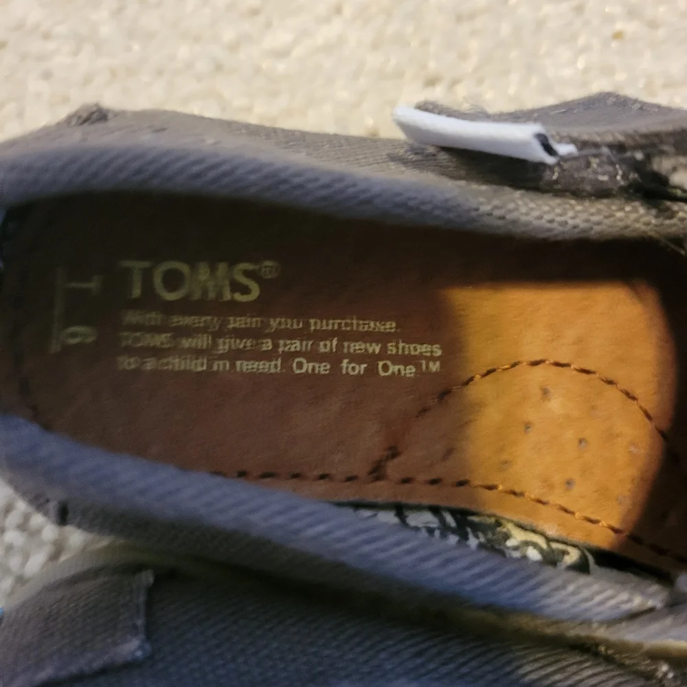 TOMS Toddler Size 6 Brown Moccasins